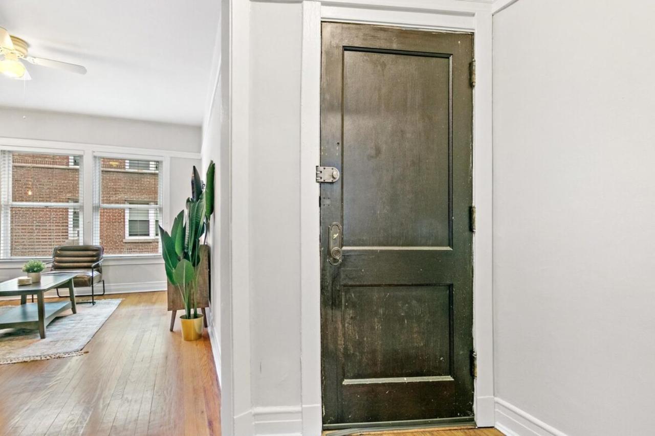 Convenient 2br Close To Shops, Dining, Loyola - Lunt 2s Apartment *