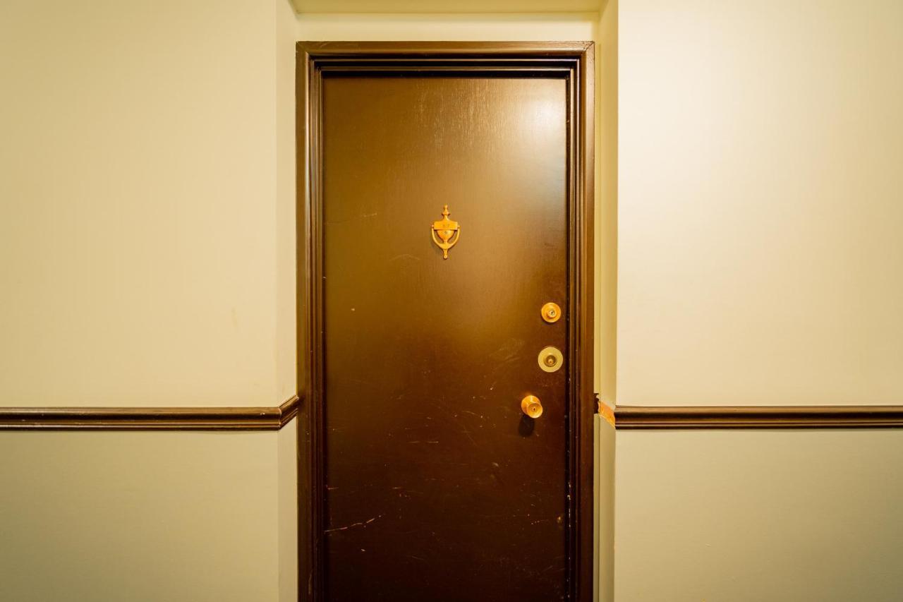 Comfy And Complete Studio Apt Near Boystown - Oakdale 317 Rep Chicago