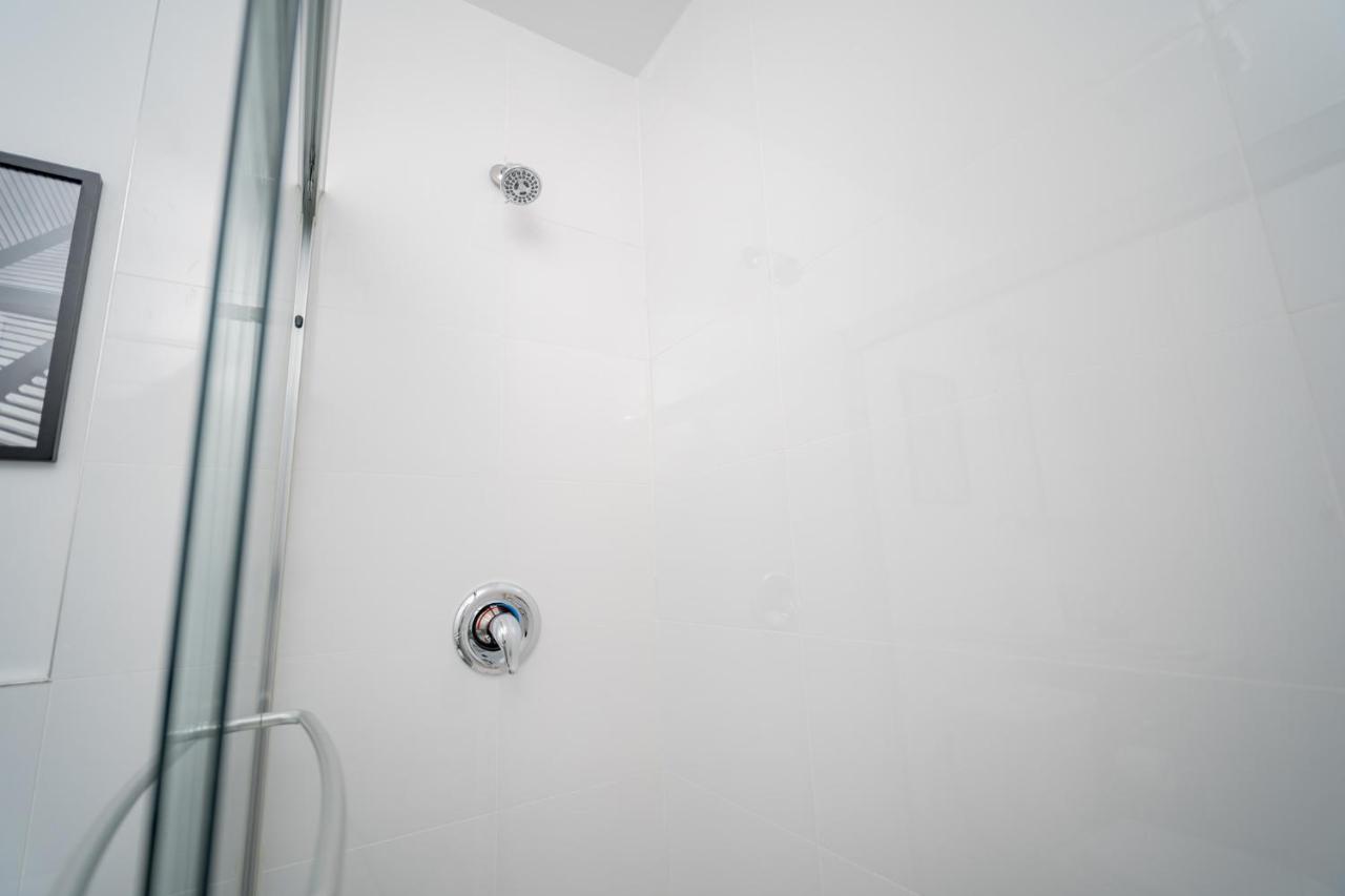Comfy And Complete Studio Apt Near Boystown - Oakdale 317 Rep *