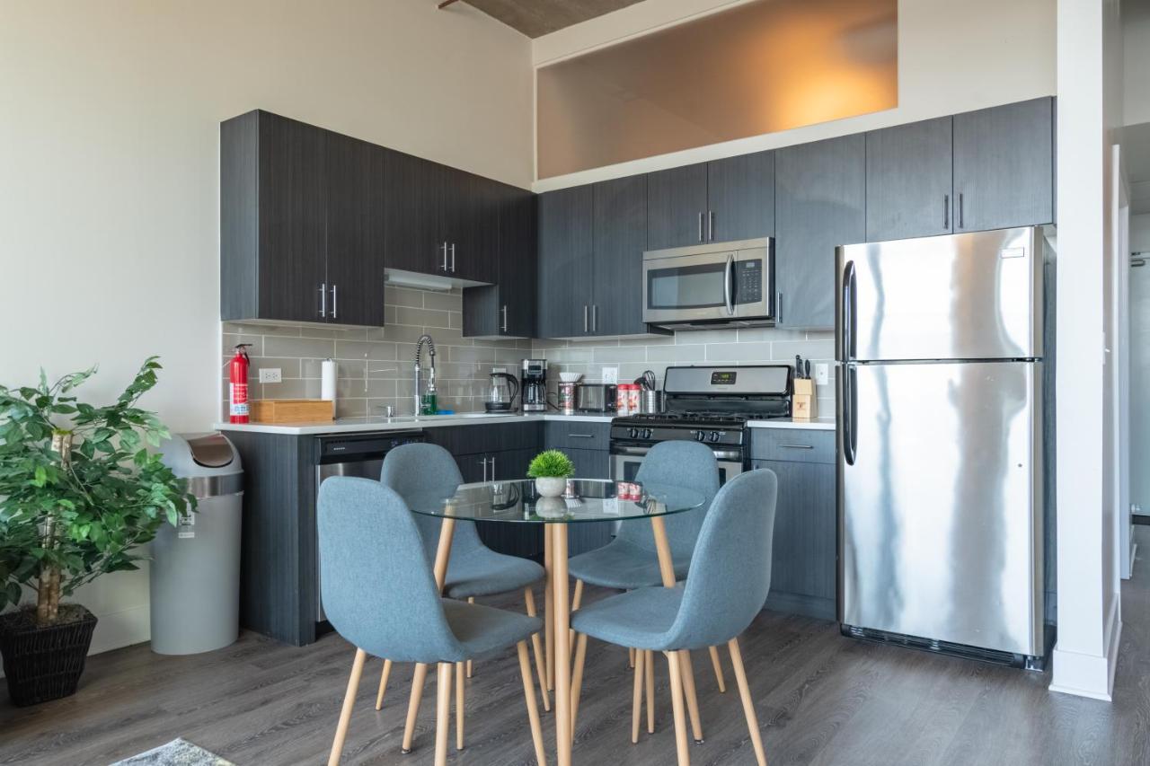 Convenient 2br In Prime Location With Gym Access & Optional Parking Near Mccormick Place And Soldier Field Chicago