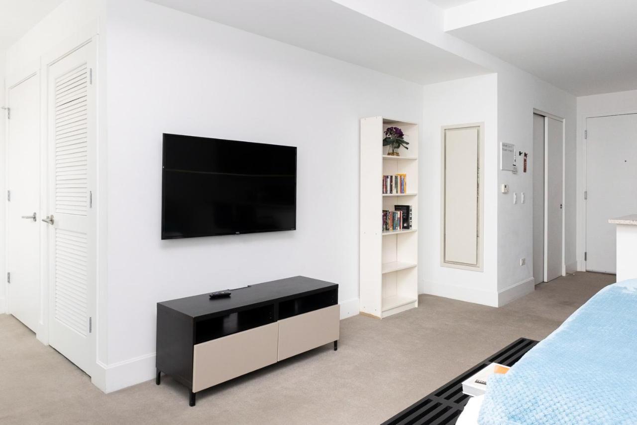Frontdesk Debonair Studio Apt With View * Chicago