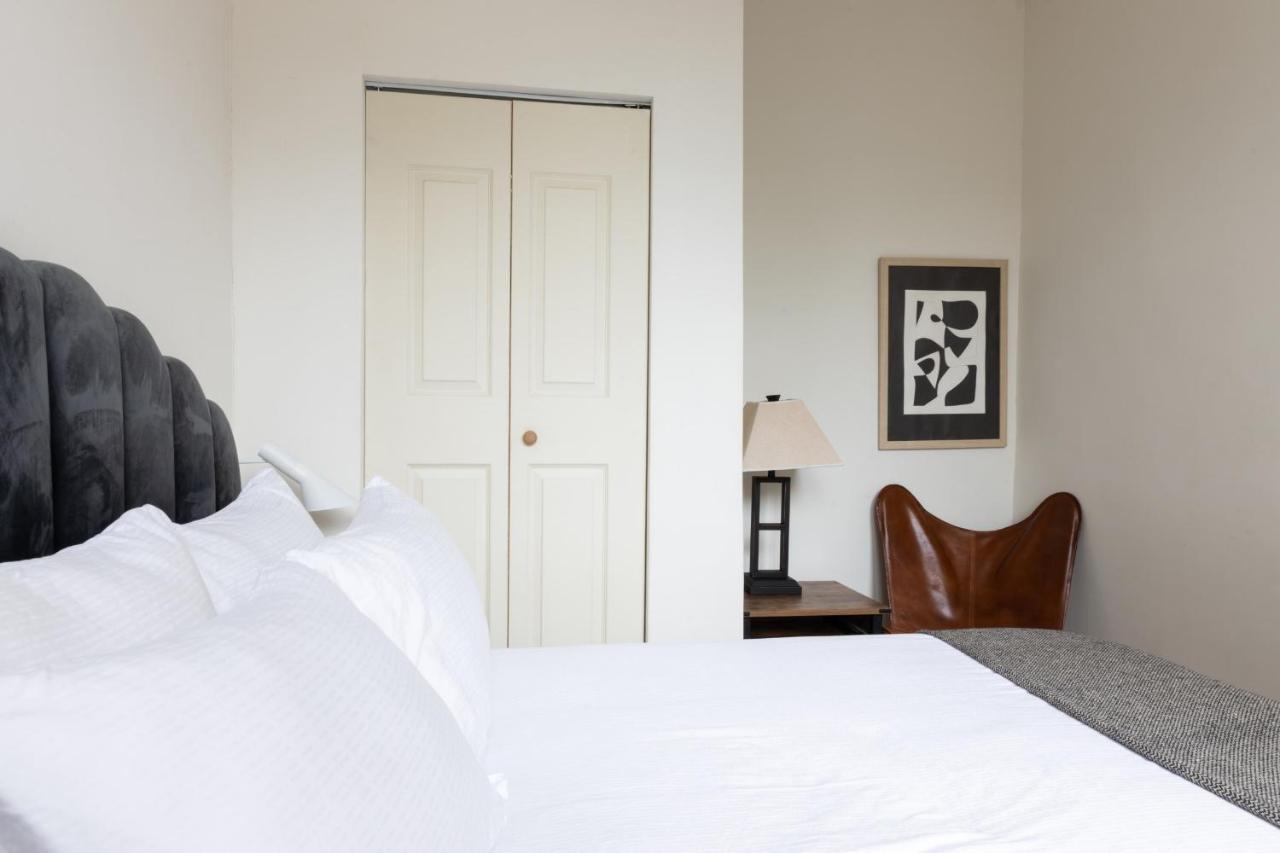 Steps To Bars, Lake, Eats With Easy Access By Zencity Apartment Chicago
