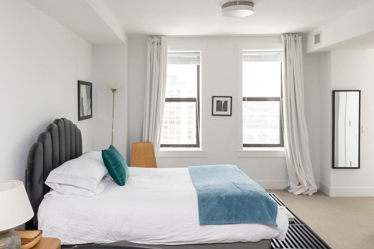 Frontdesk Debonair Studio Apt With View