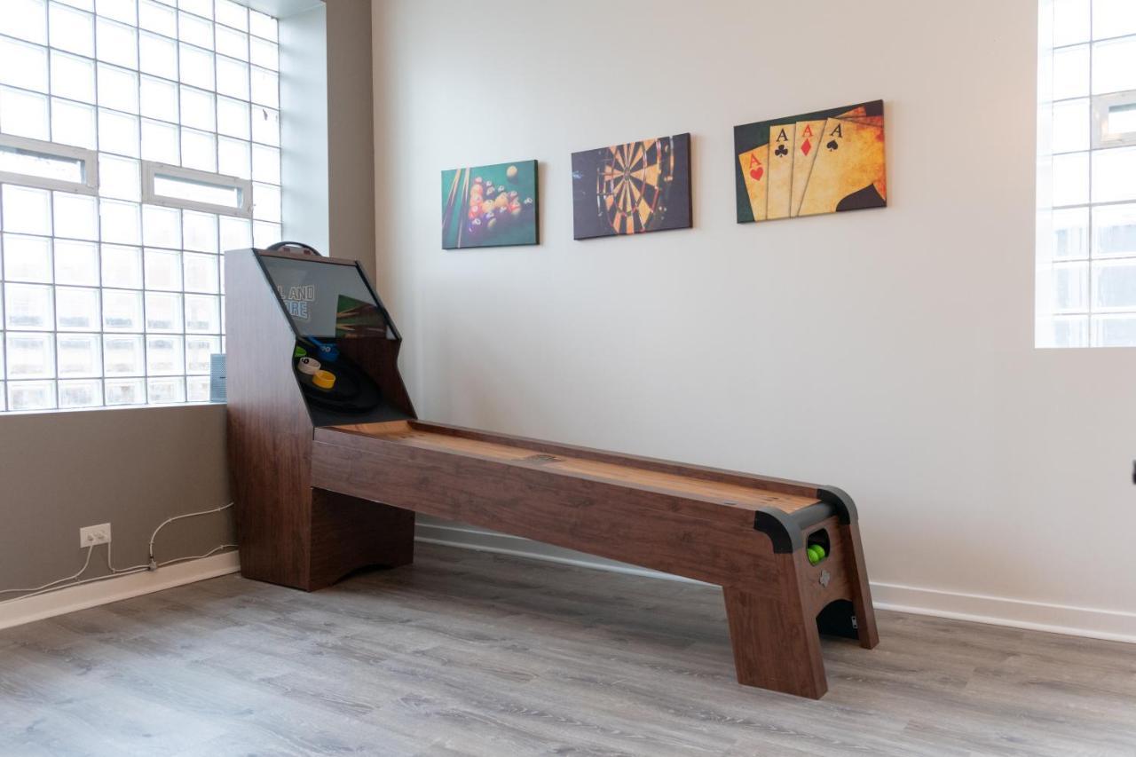 Penthouse Of Joy With Over 4000 Games! * Chicago