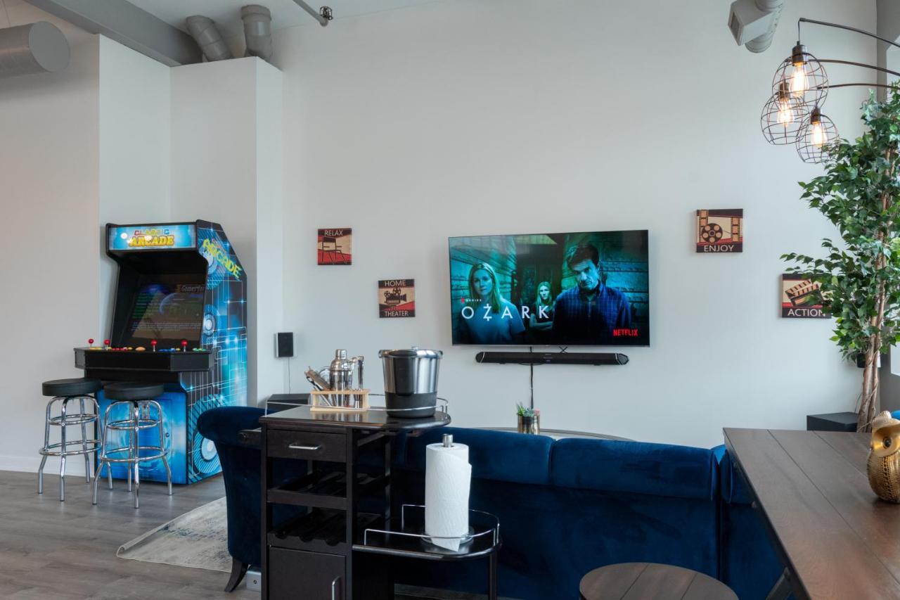Penthouse Of Joy With Over 4000 Games! Apartment *