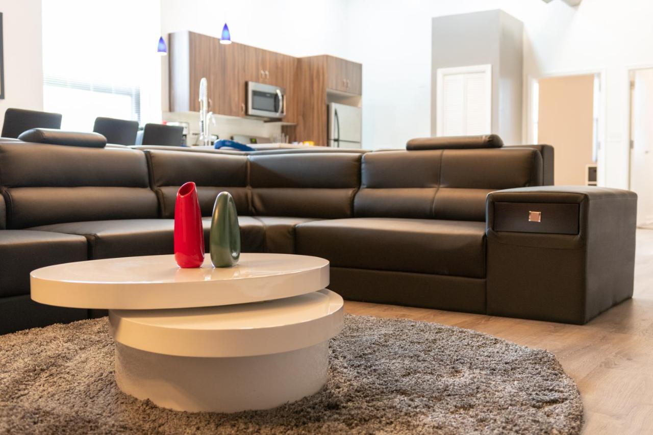 Apartment Penthouse Of Joy With Over 4000 Games!