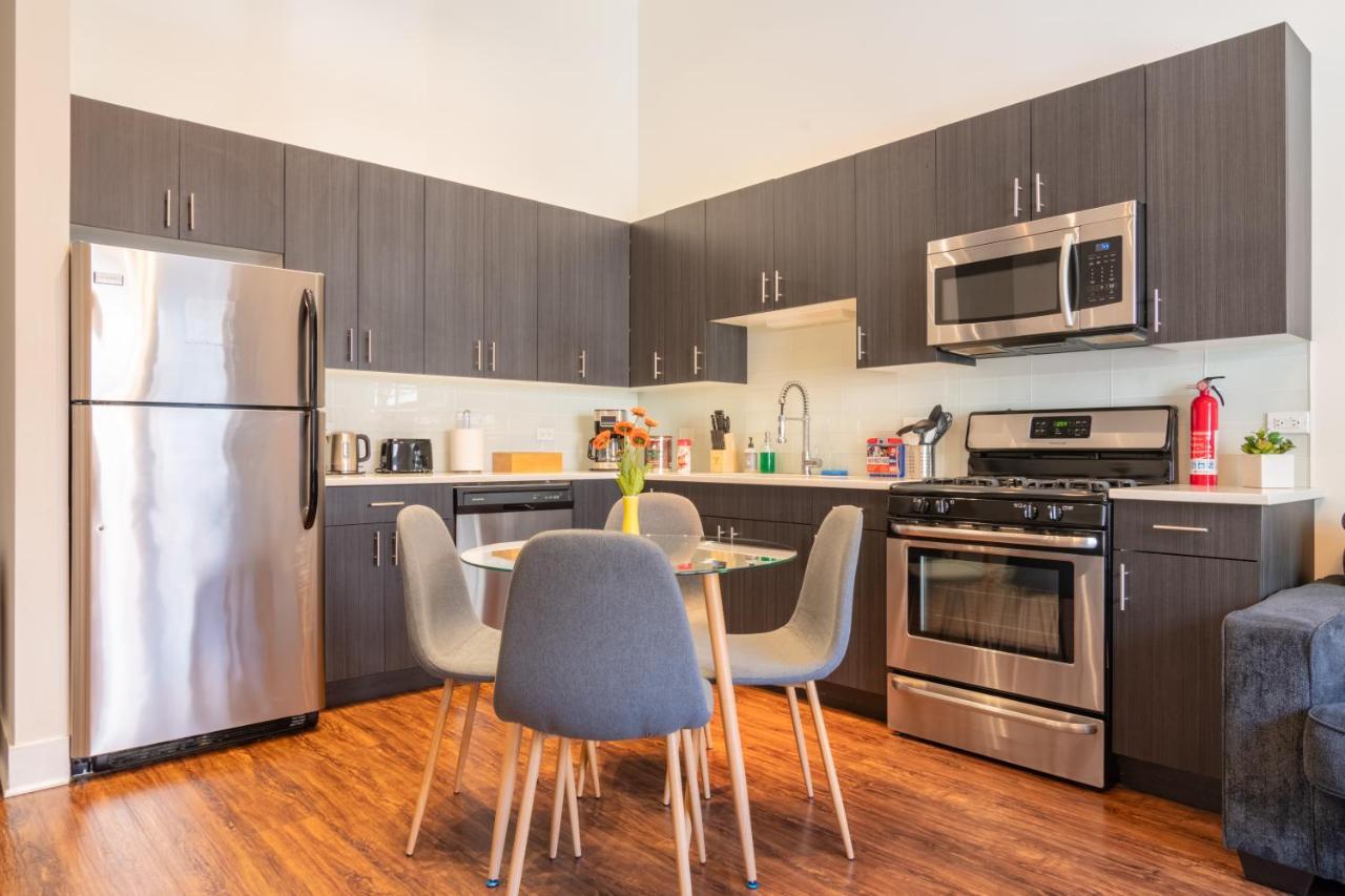 Apartment Mccormick Place 420 Friendly 3br-2ba In Downtown With Optional Parking For 8 Guests *