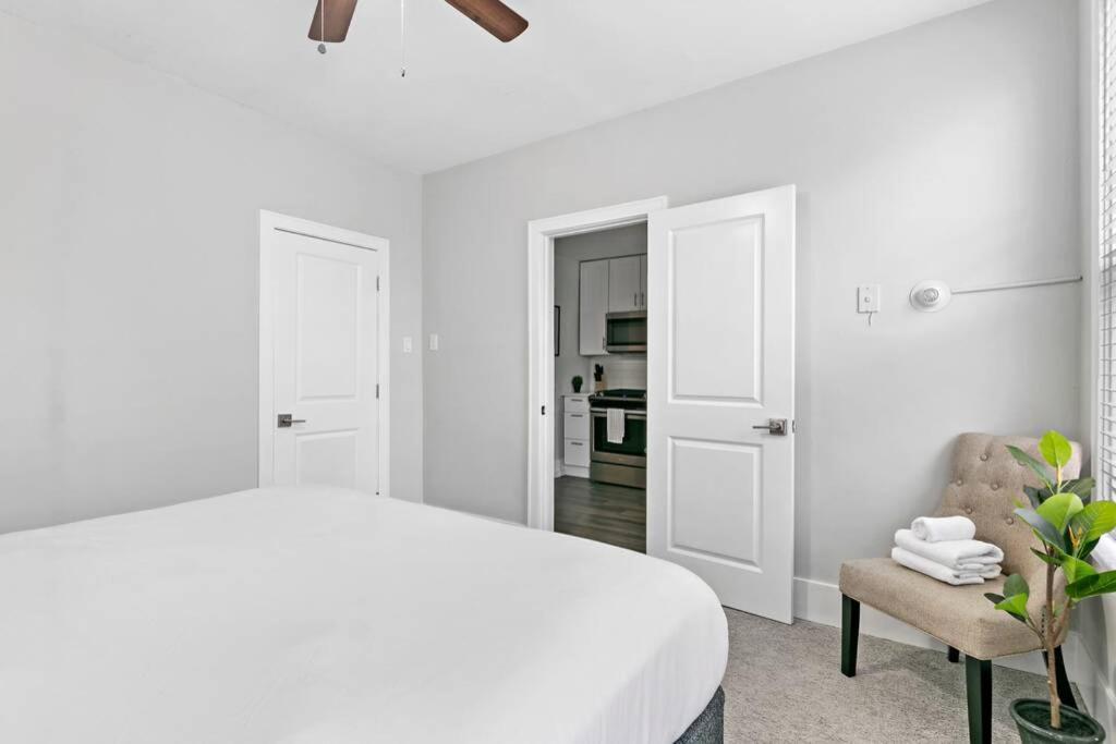 Completely Set-up 3br Apt Near Shops & Dining! - Lincoln 3 Apartment *