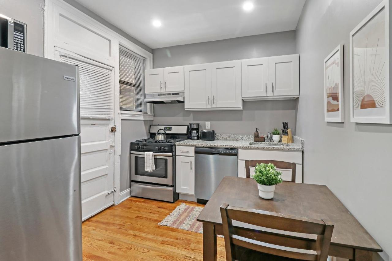 Apartment Modern 3br Apt In Boystown, 12-min Walk To Wrigley - Stratford 1s Chicago