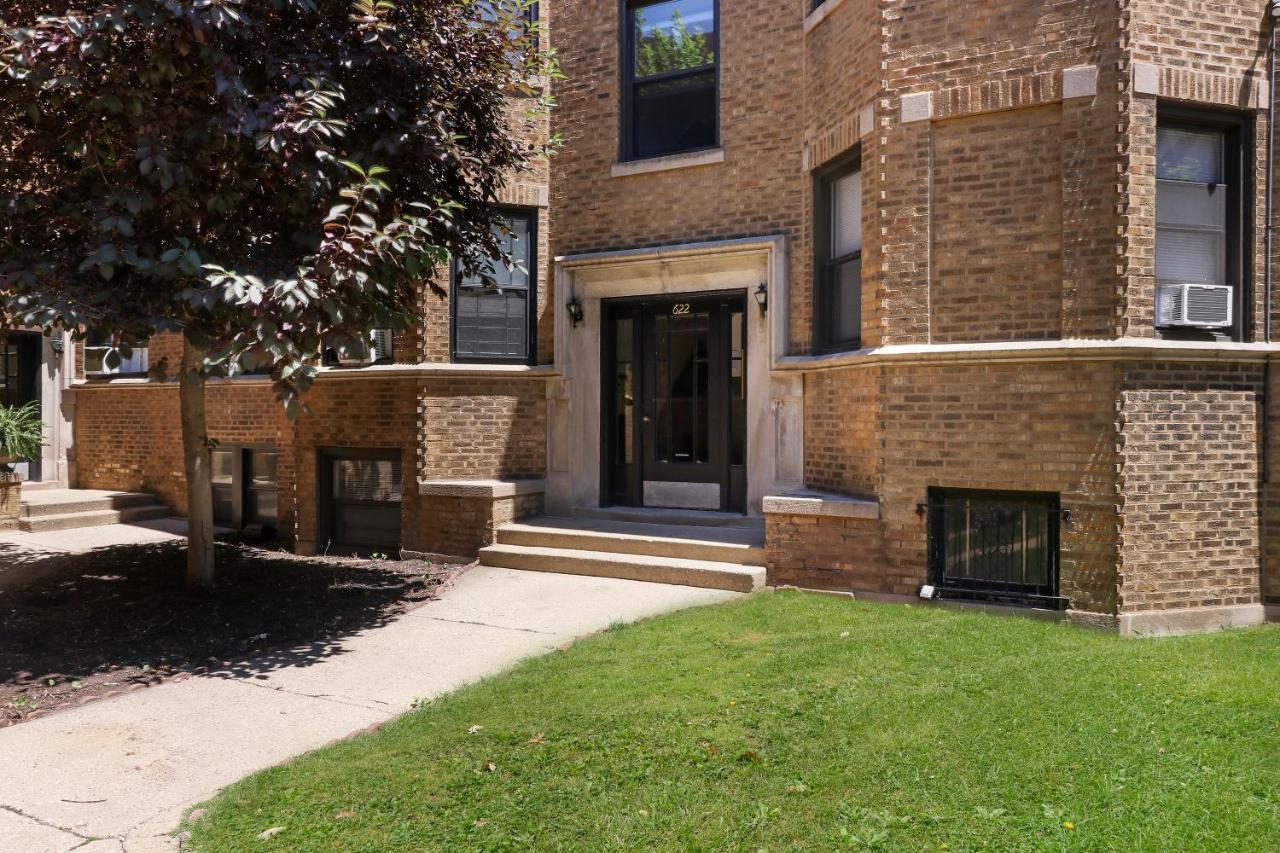 Homey 2br Unit In Boystown, Steps From Everything - Stratford 2n 3n Rep Apartment *
