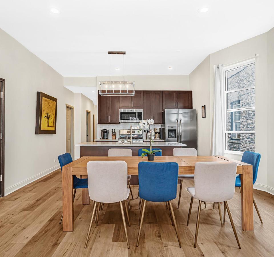Apartment Spacious 5-br Next To Transit Free Parking Chicago