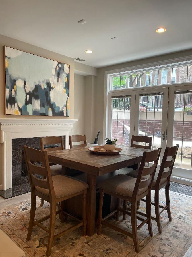 Amazing 3br 3 Ba In Apartment Chicago