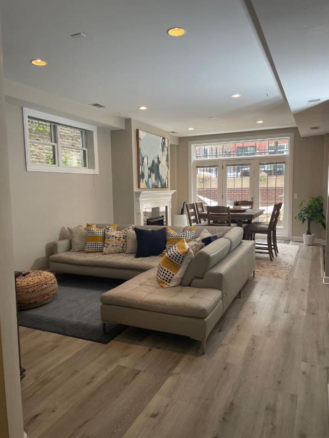 Amazing 3br 3 Ba In Apartment Chicago
