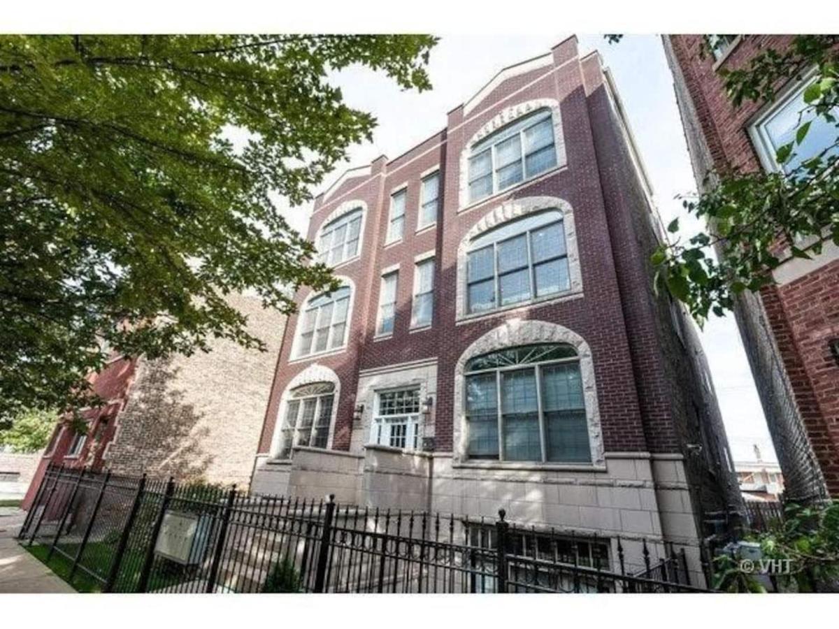 Amazing 3br 3 Ba In Apartment Chicago
