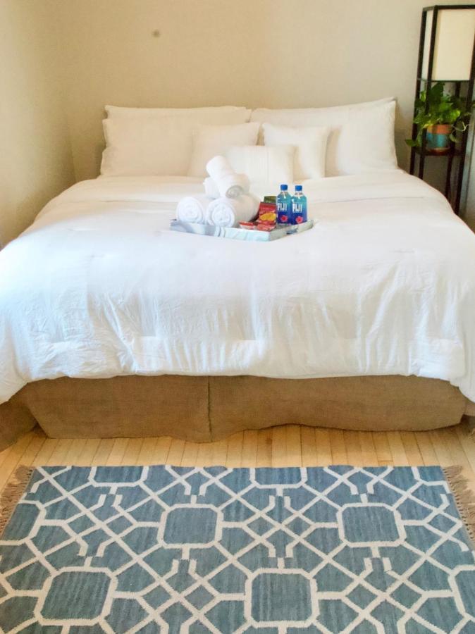 Sunny, Spacious, 3br 1ba Davlin Apartment *