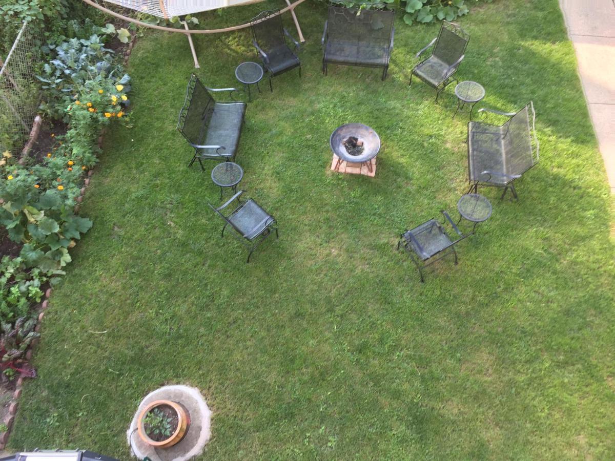 Sunny, Spacious, 3br 1ba Davlin Apartment