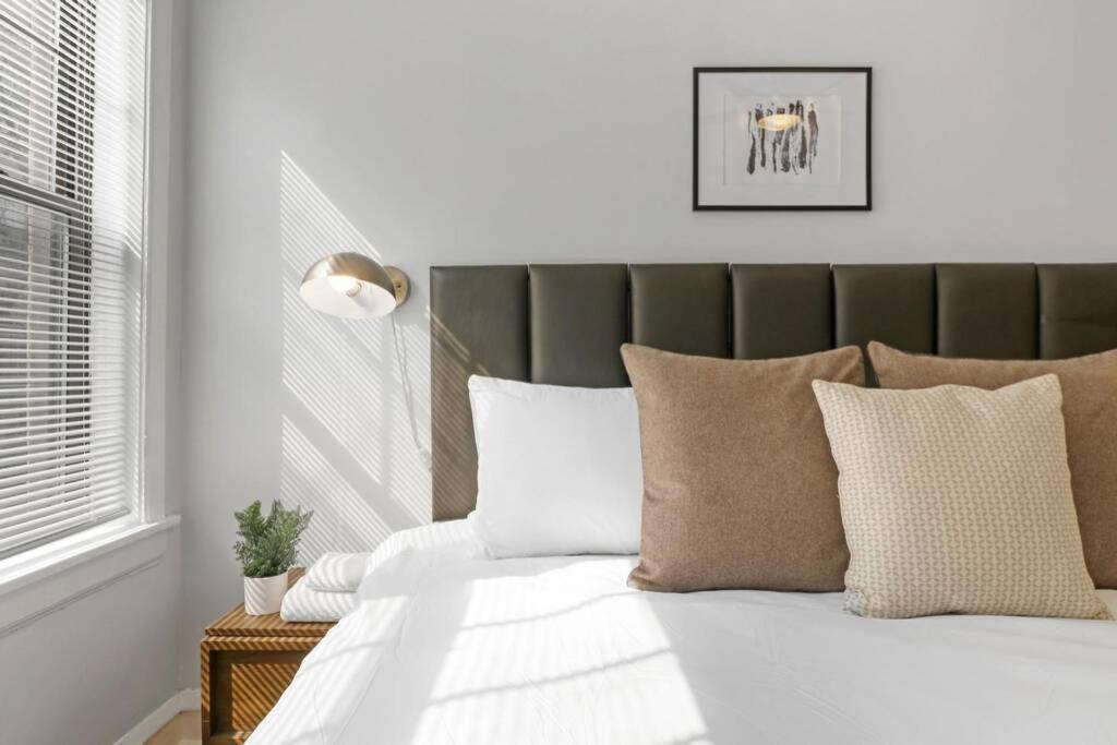 Complete 1br Near Attractions - Belmont C1 *