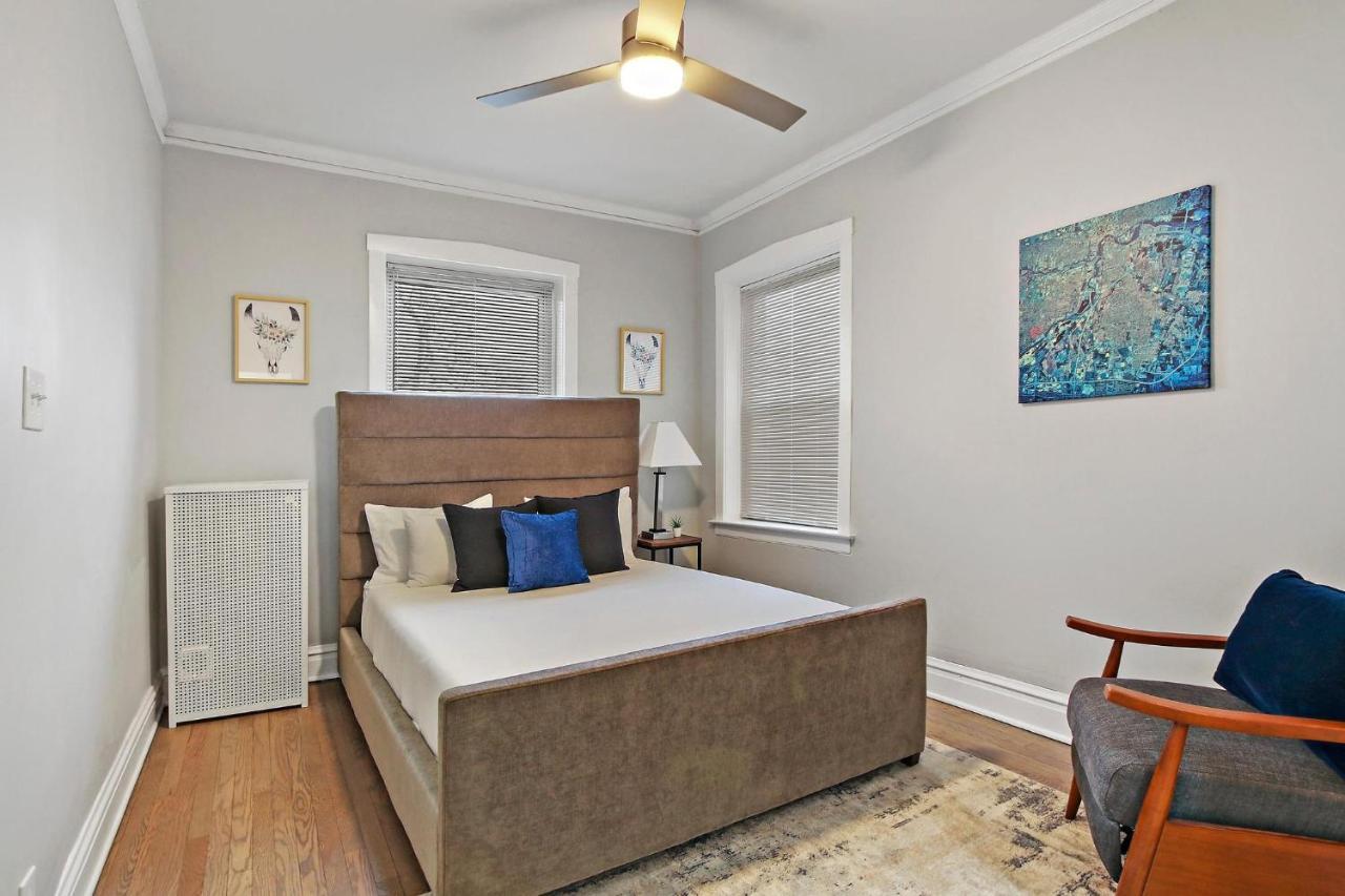 2br Beaming & Roomy Apt Close To Shops - Springfield 2 Apartment Chicago