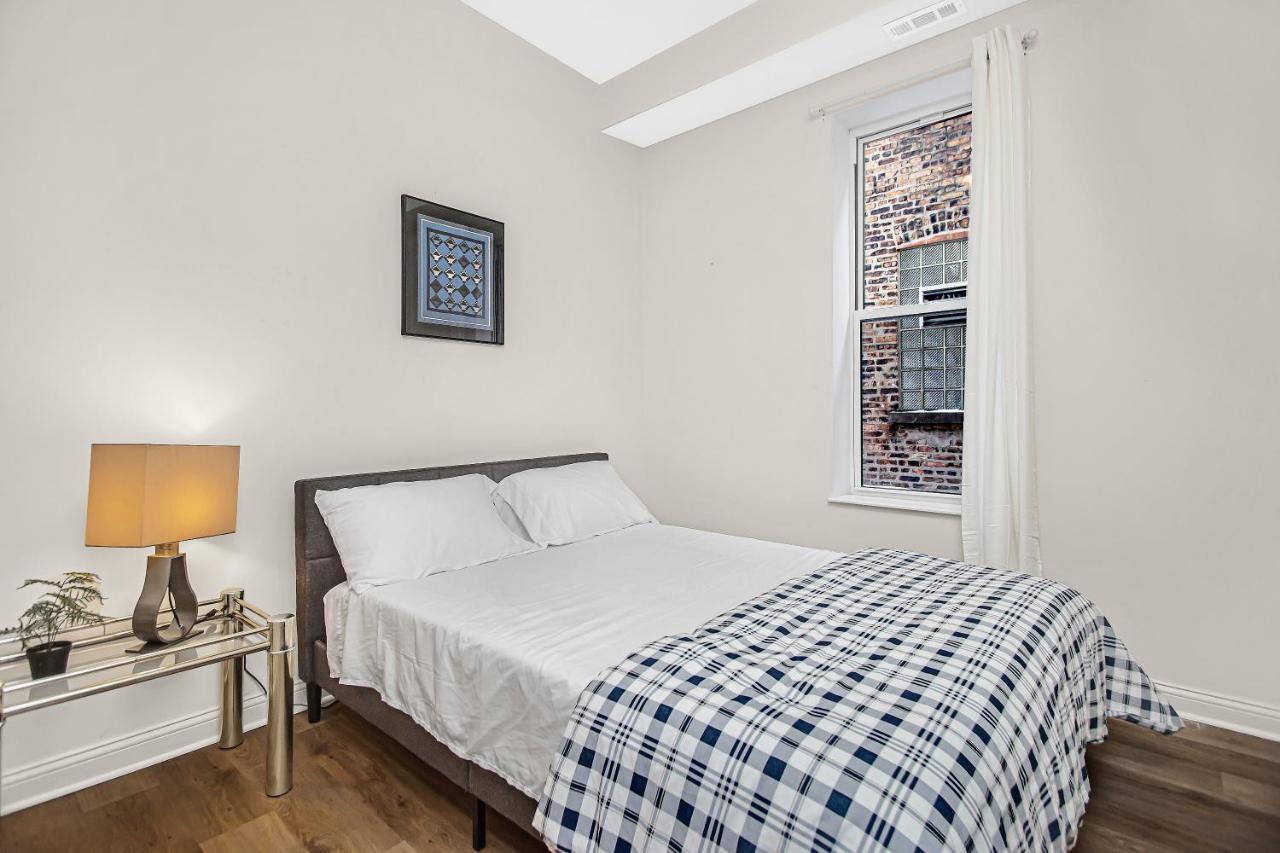 Modern 4br Just A Block From Cta Pink Line With Pool Table Free Parking Apartment Chicago