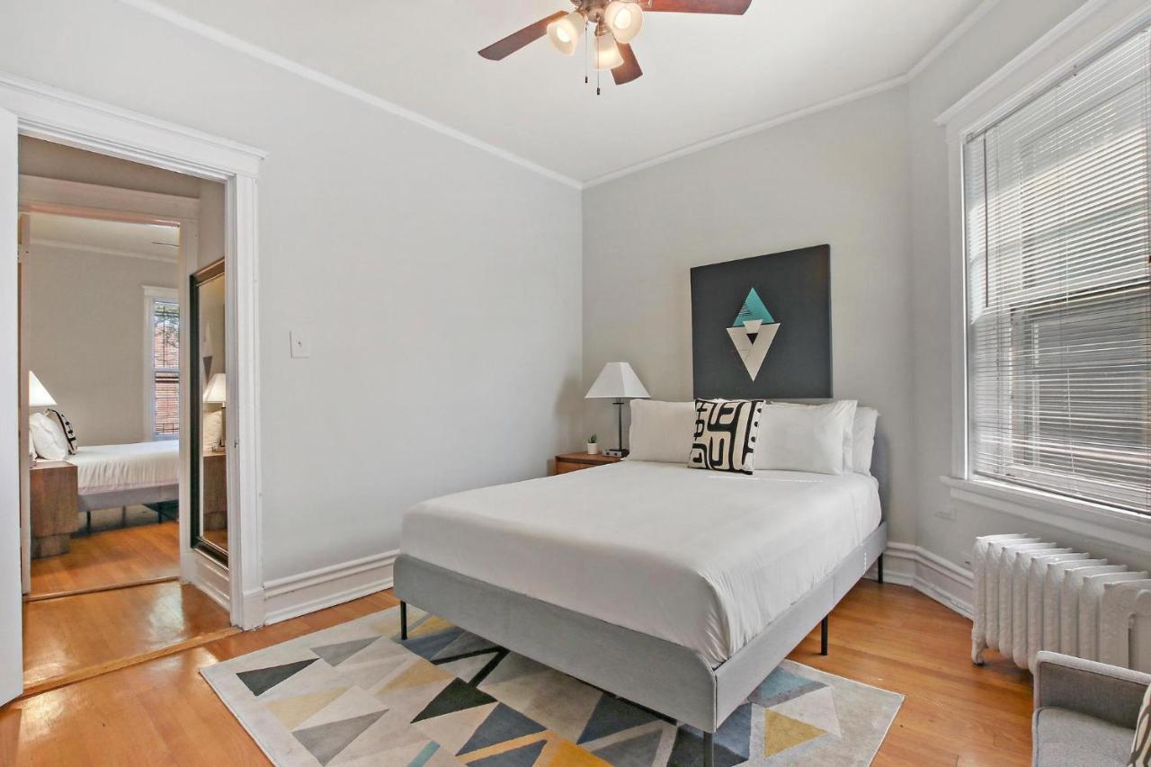 Stylish And Expansive 2br Apt With Balcony - Buckingham 3 Chicago