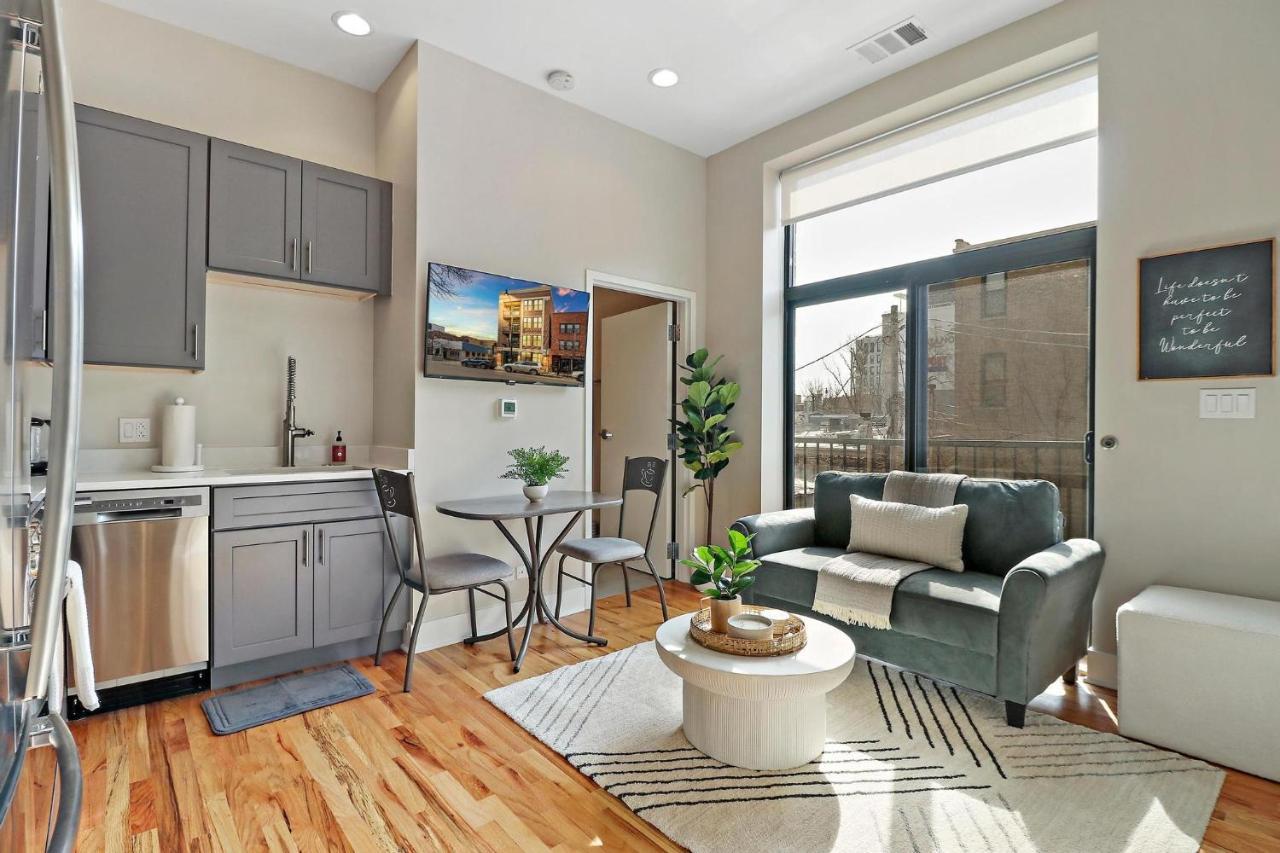 Splendid & Fully Furnished 1br - Broadway 204 Apartment