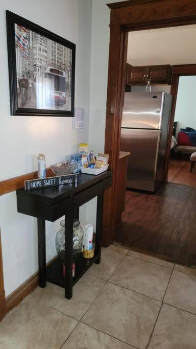 Stylish Apt In West Humbolt Park 5mi From Downtown Apartment *