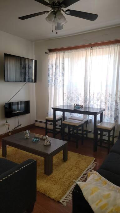 Stylish Apt In West Humbolt Park 5mi From Downtown Apartment