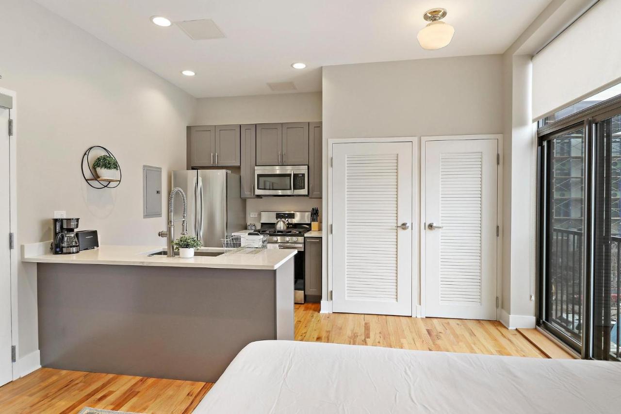 Stunning Studio In Lakeview - Broadway 301 *