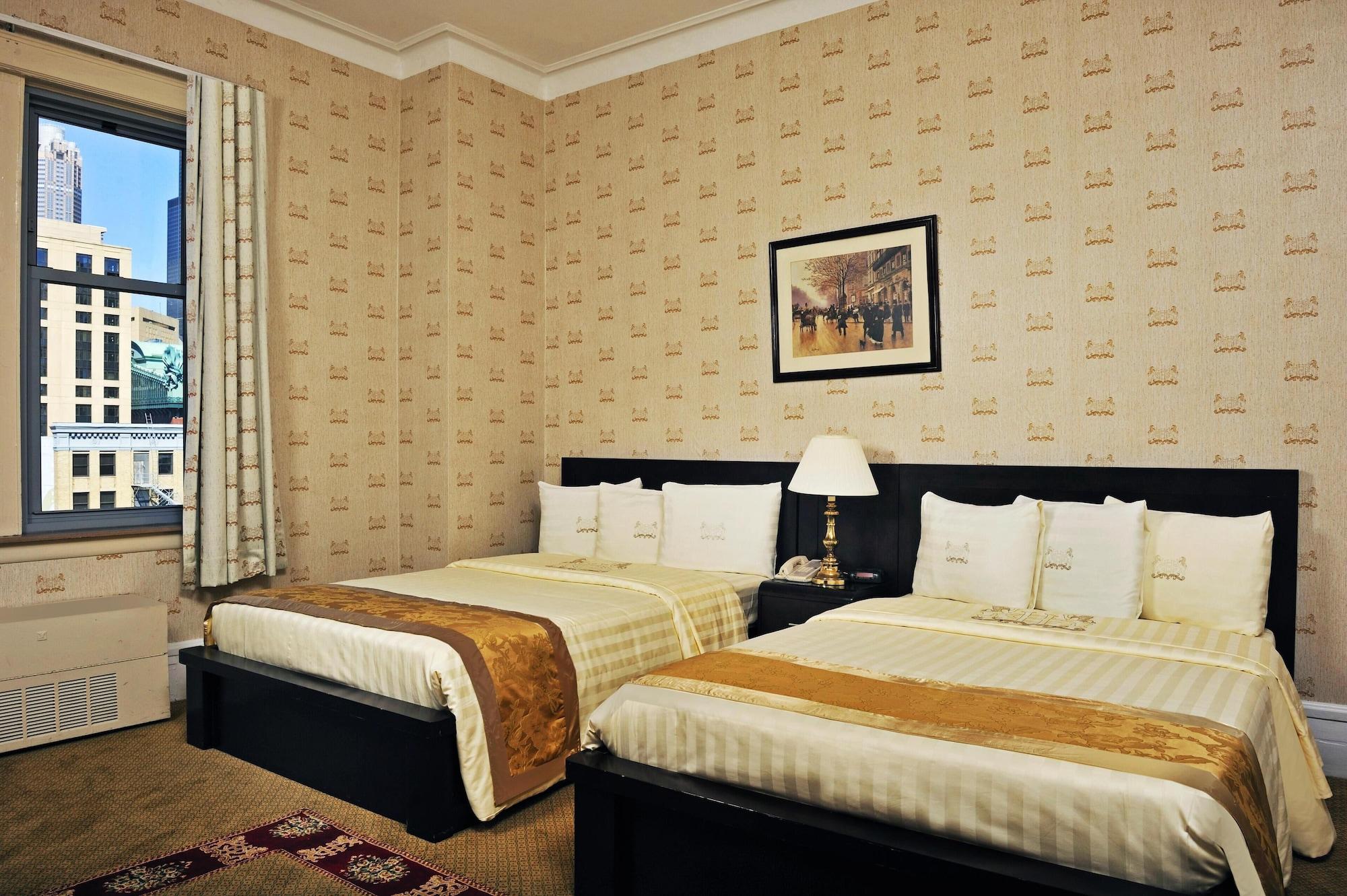 Congress Plaza Hotel 3*