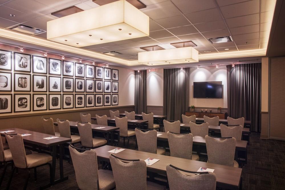 Hyatt Place River North 3*