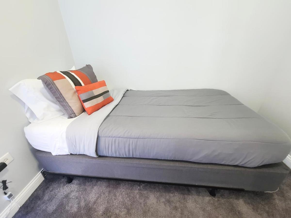 Beautiful 2 Bedroom 2 Bath Near United Center