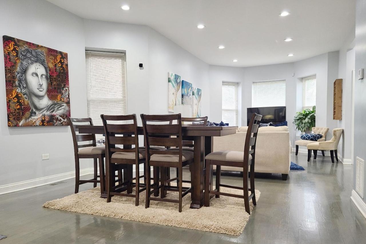 Beautiful 2 Bedroom 2 Bath Near United Center Chicago