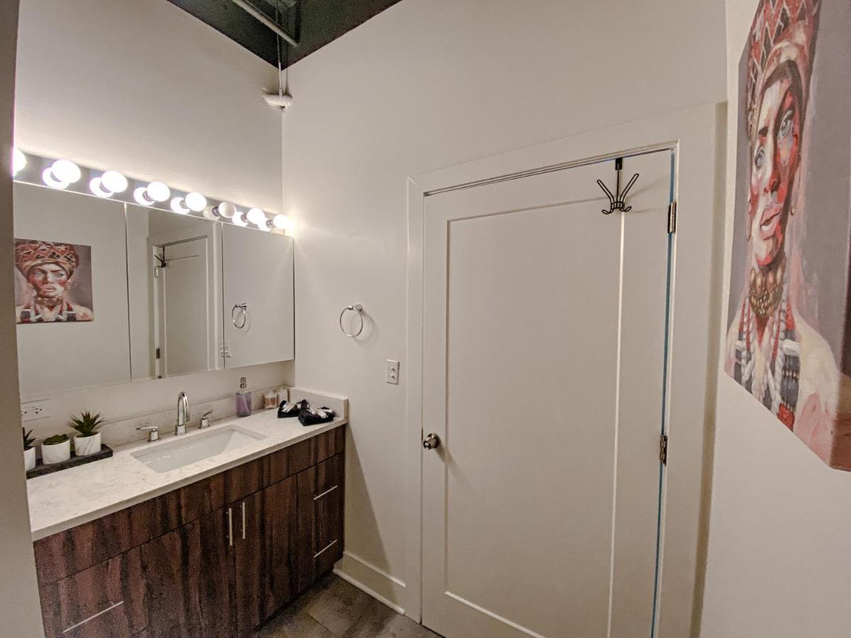 Spacious And Luxurious 3br Near Mccormick Place And Soldier Field With Optional Parking - Sleeps 10