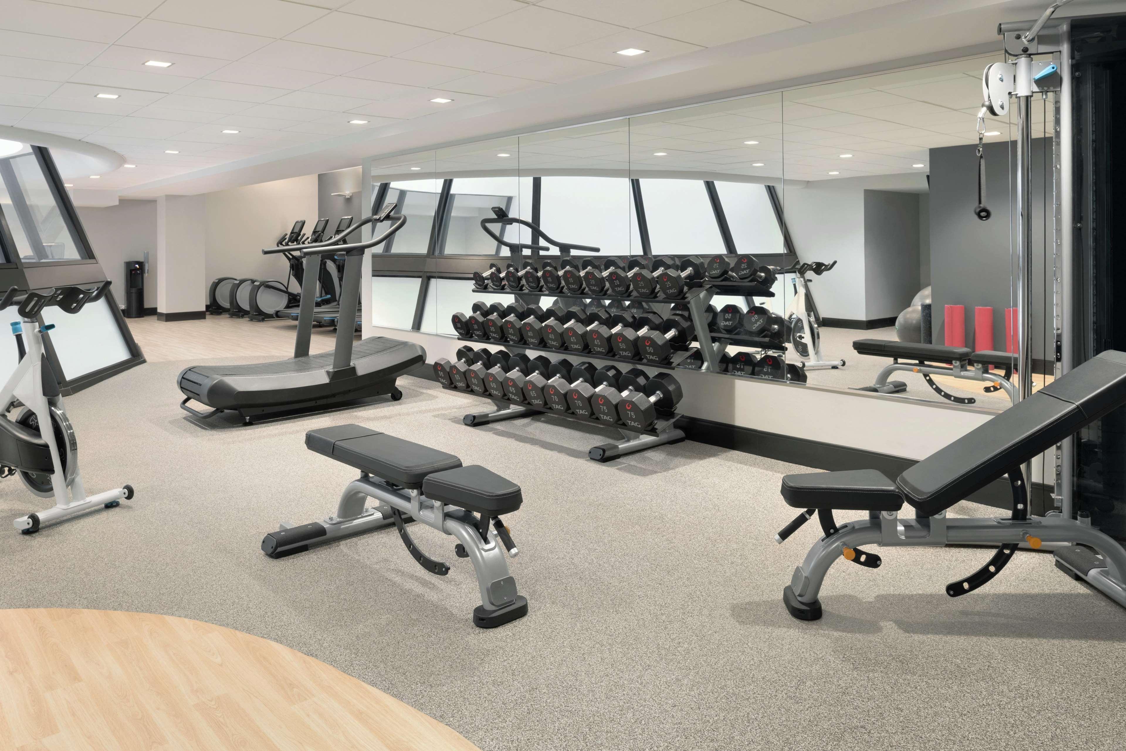 Hyatt Centric Magnificent Mile 4*