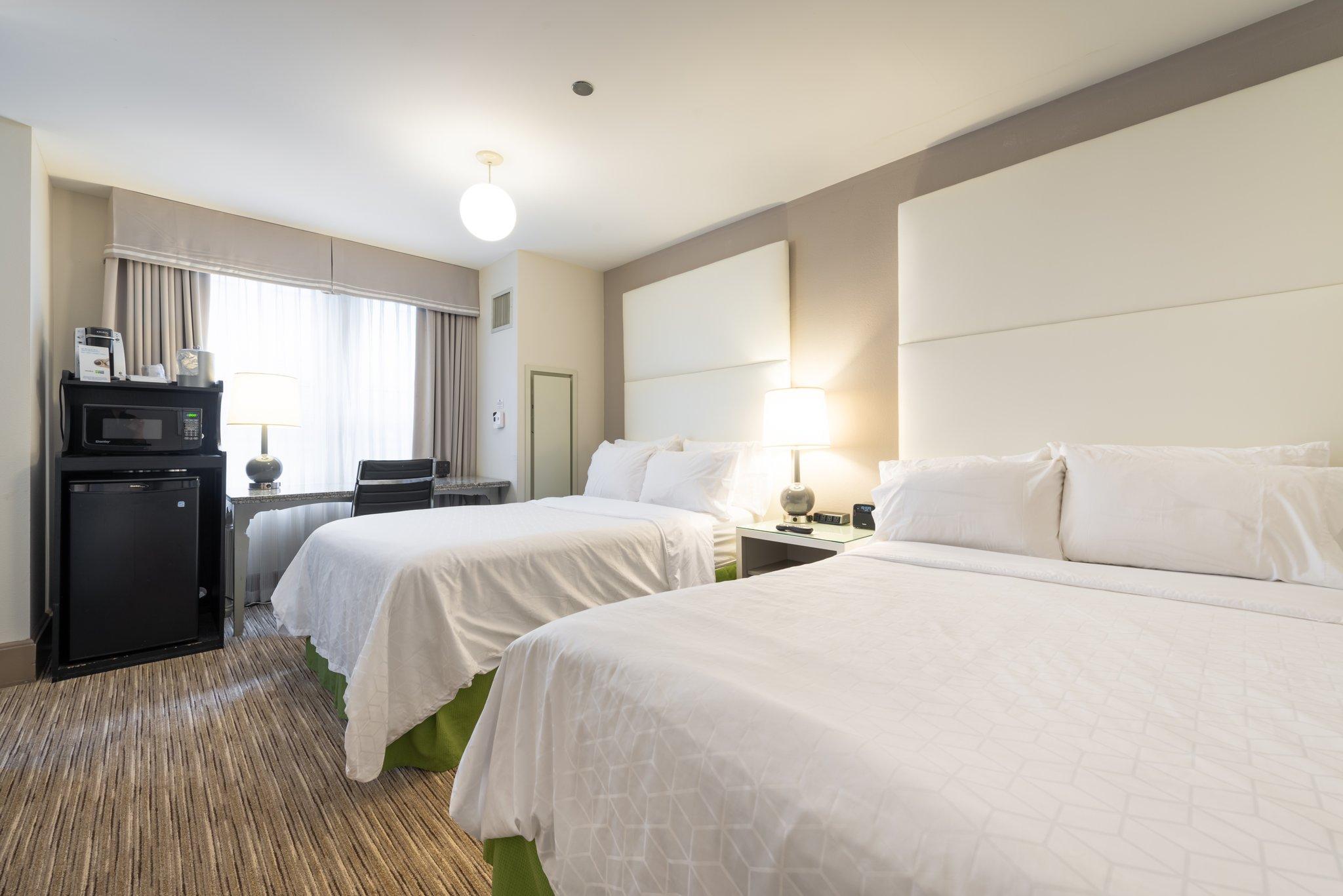 Hyatt Centric Magnificent Mile 4*