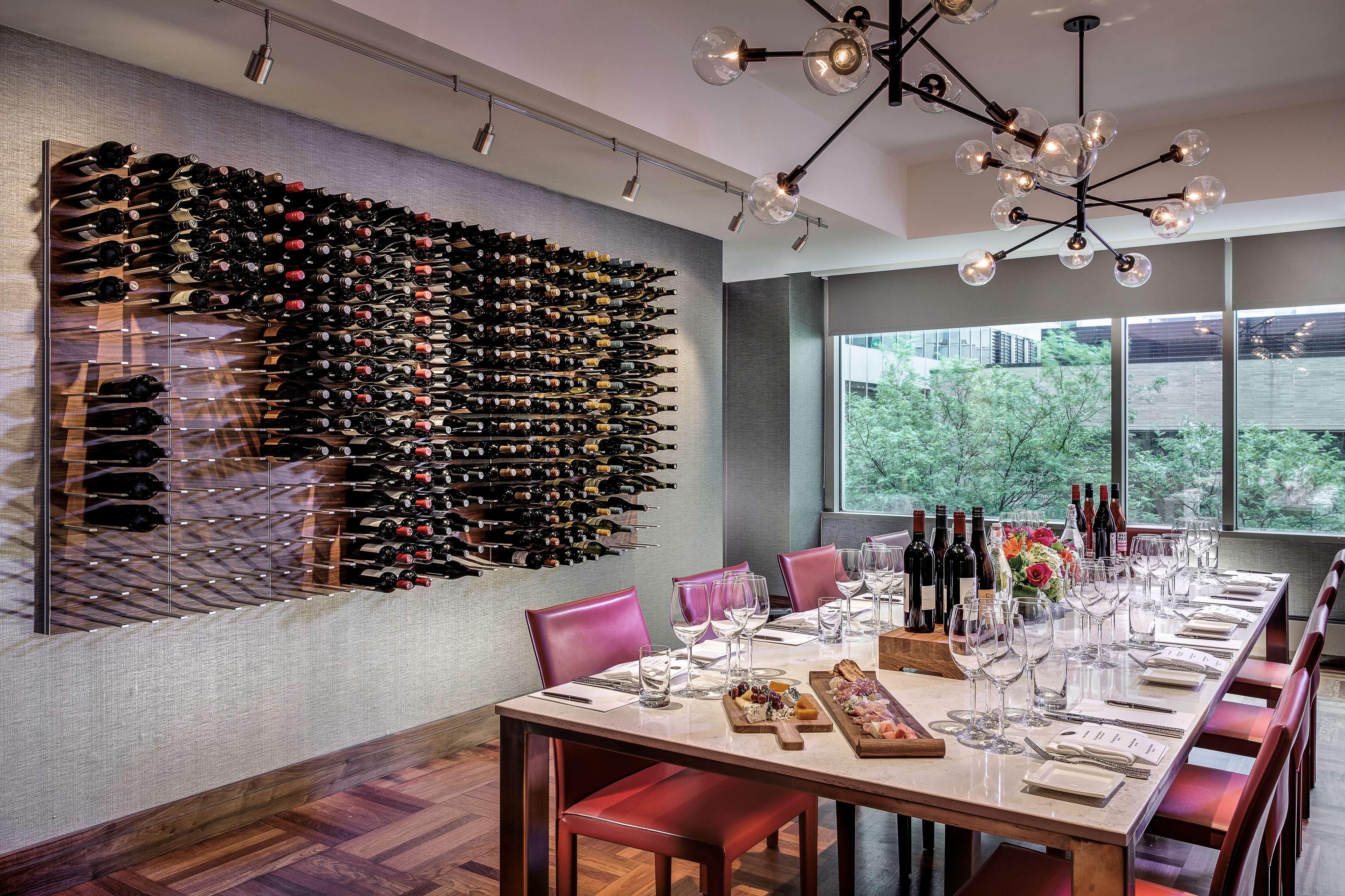 Hyatt Centric Magnificent Mile 4*