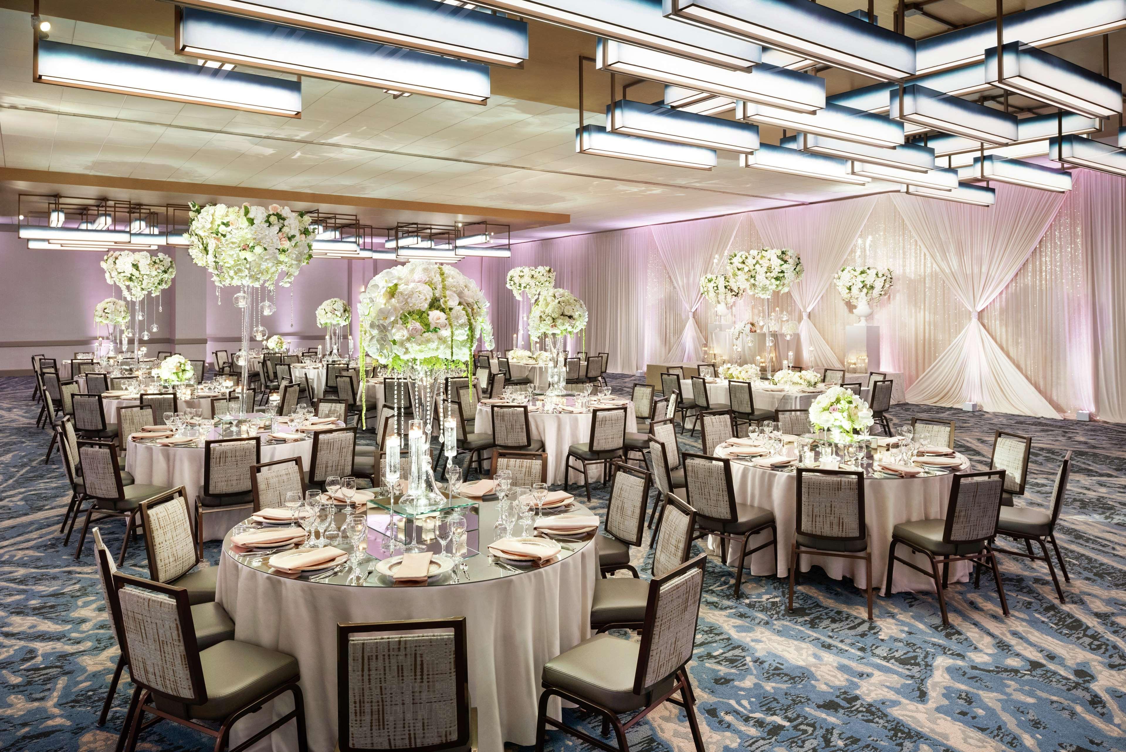 Hyatt Centric Magnificent Mile Hotel 4*
