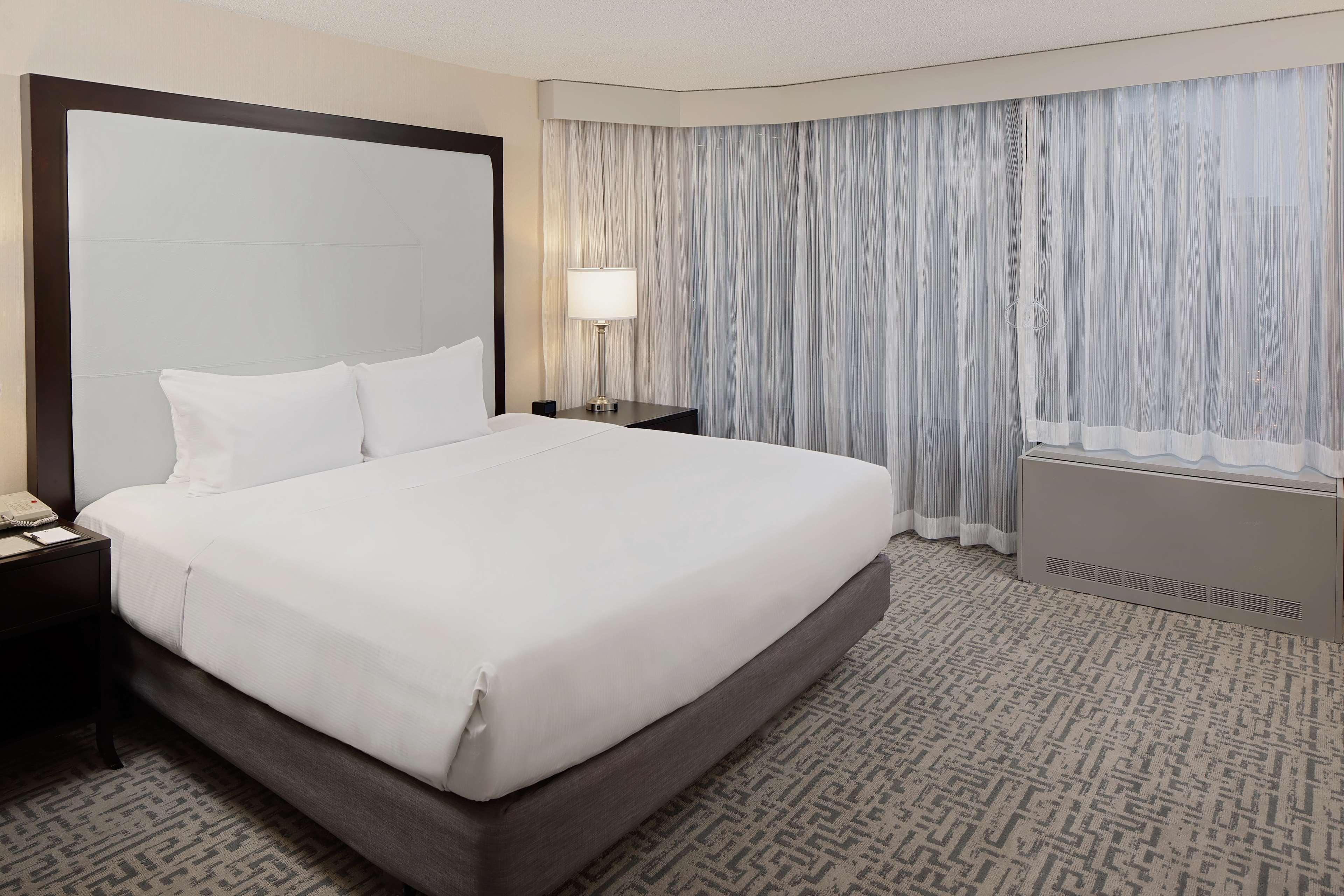 Hyatt Centric Magnificent Mile Hotel 4*