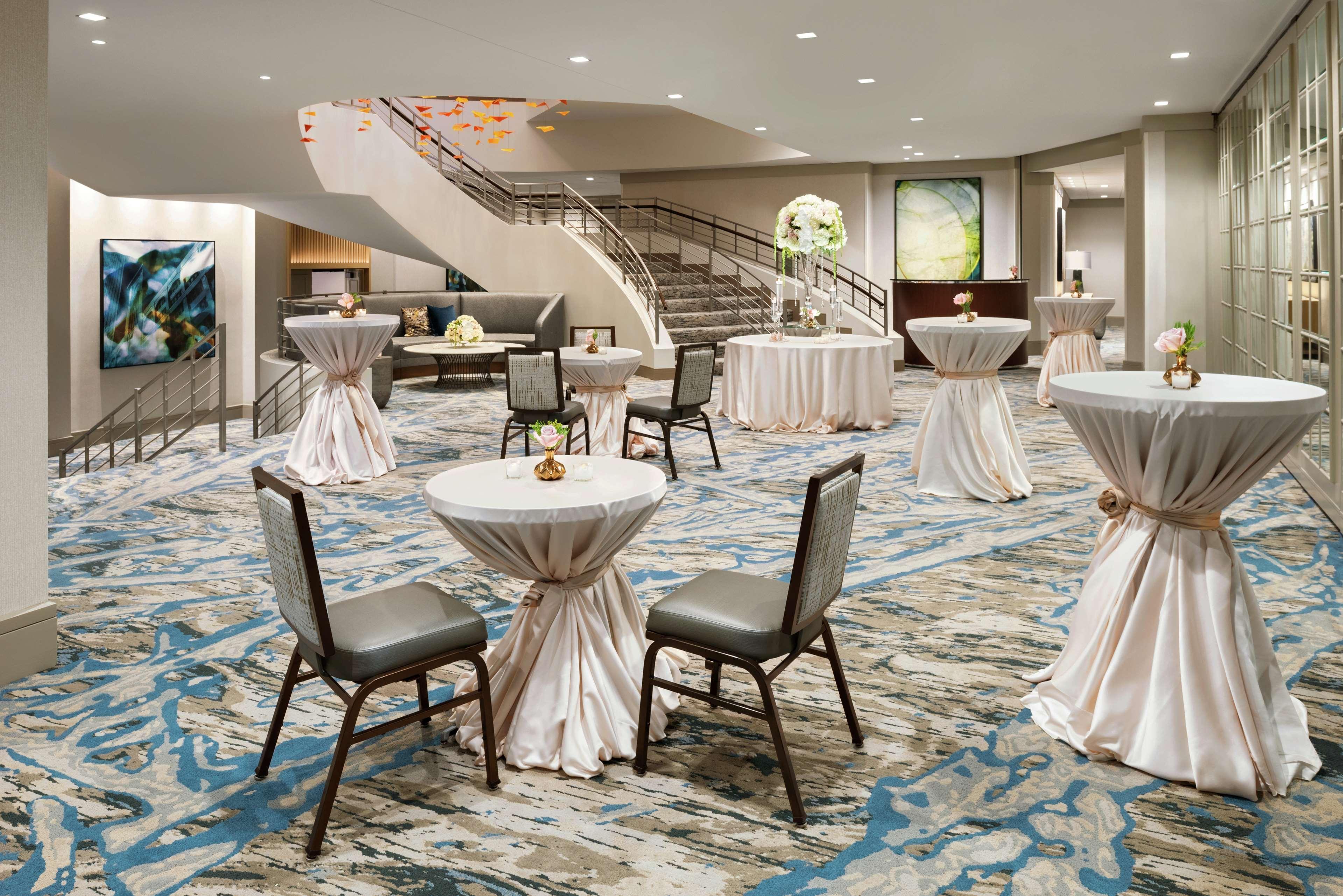 Hyatt Centric Magnificent Mile Hotel 4*