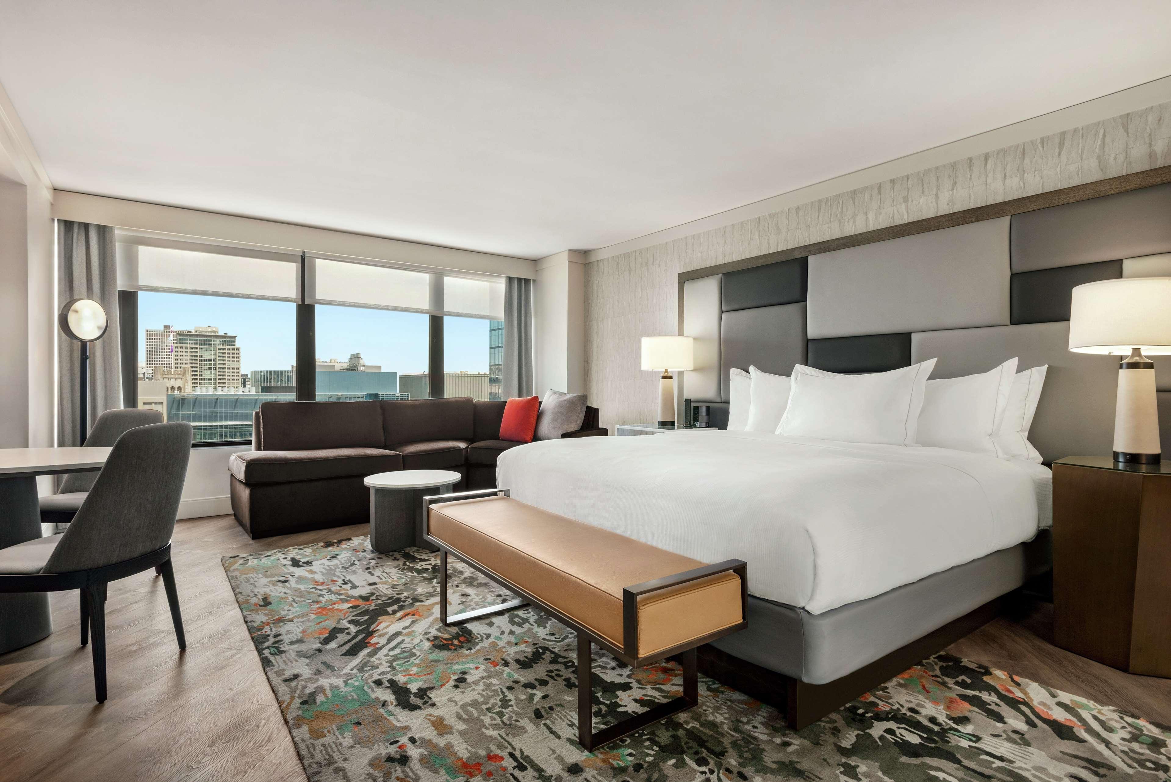 Hyatt Centric Magnificent Mile 4*