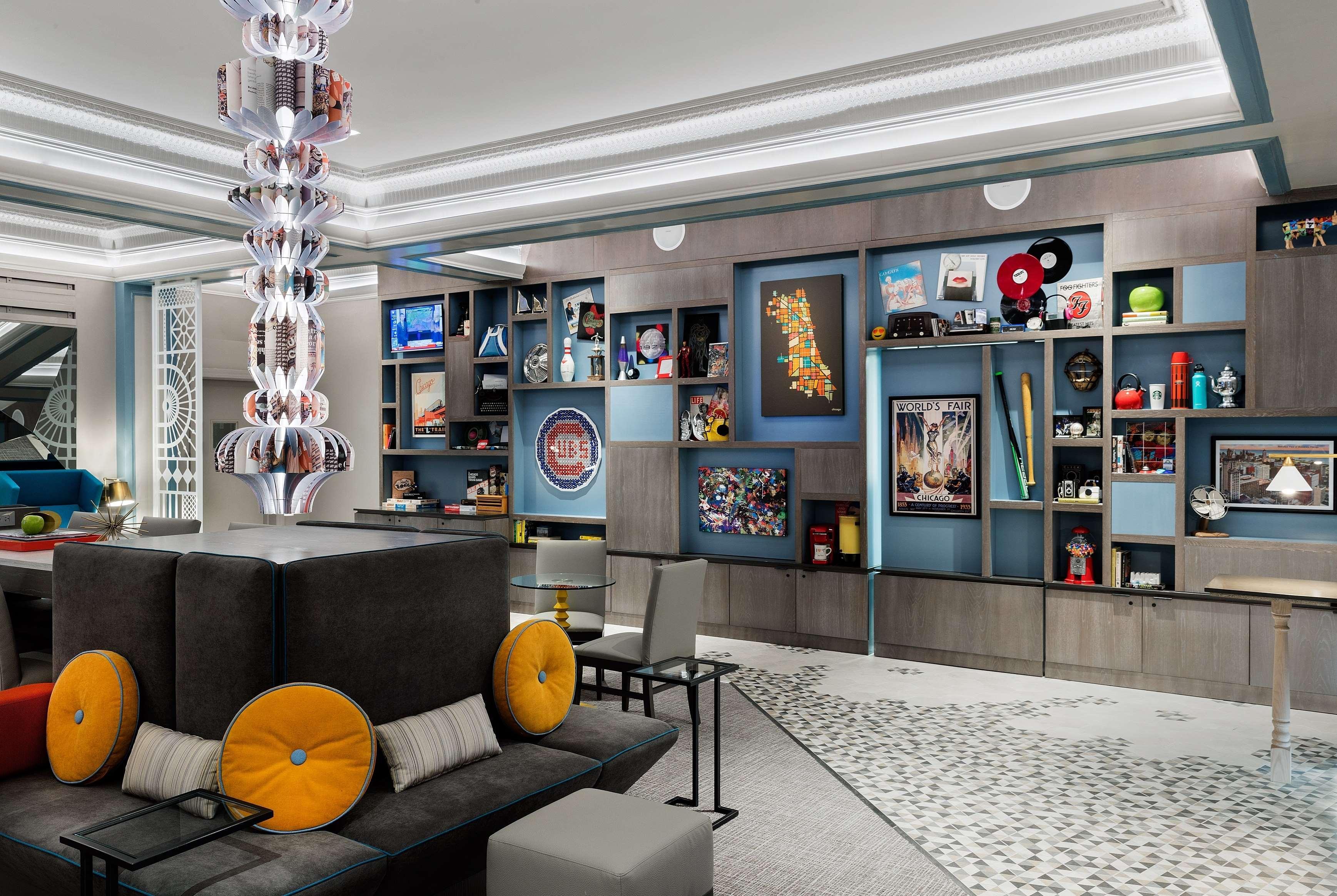 Versey Lincoln Park Hotel
