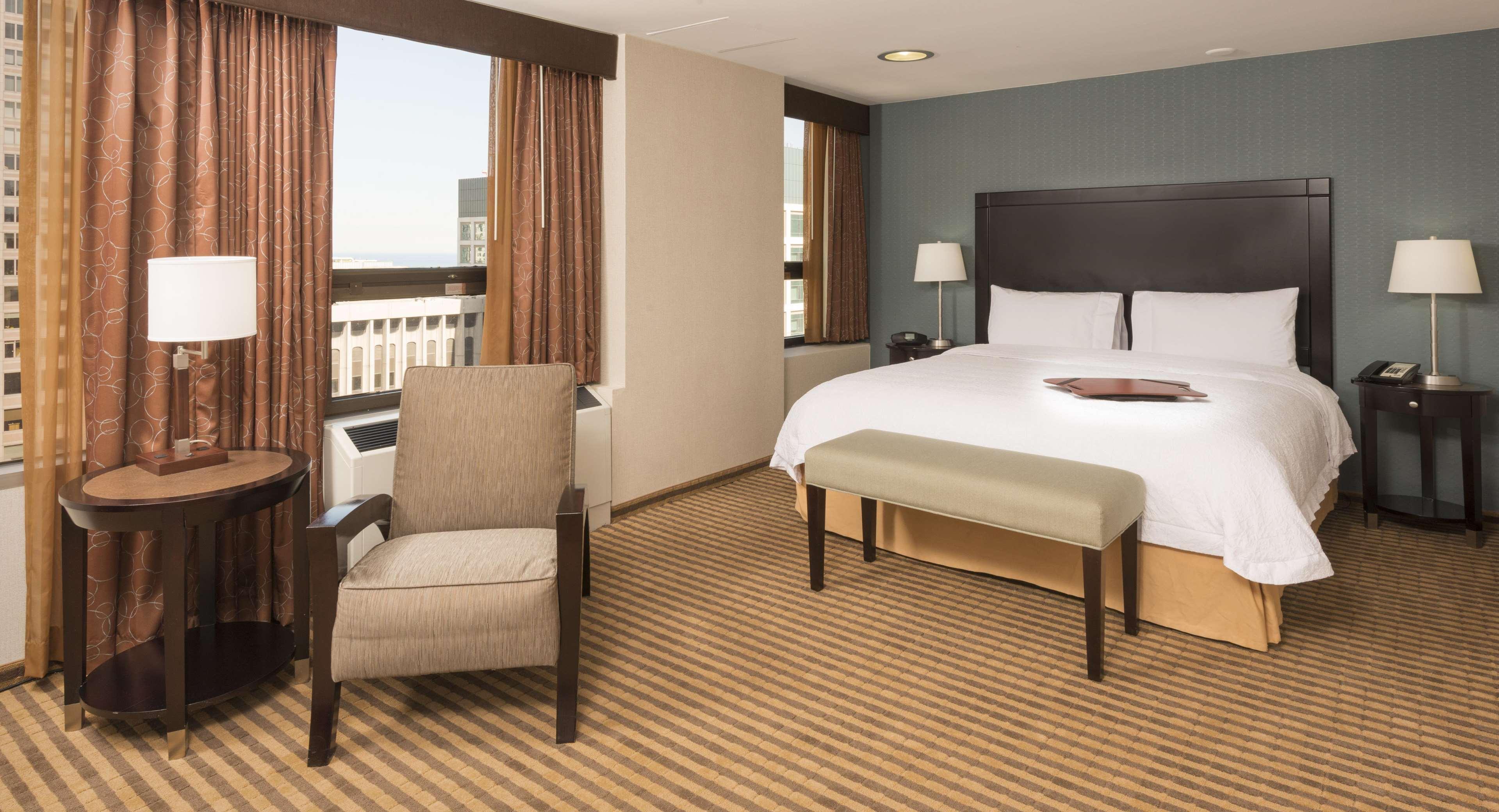 Hampton Downtown/magnificent Mile Hotel 3*