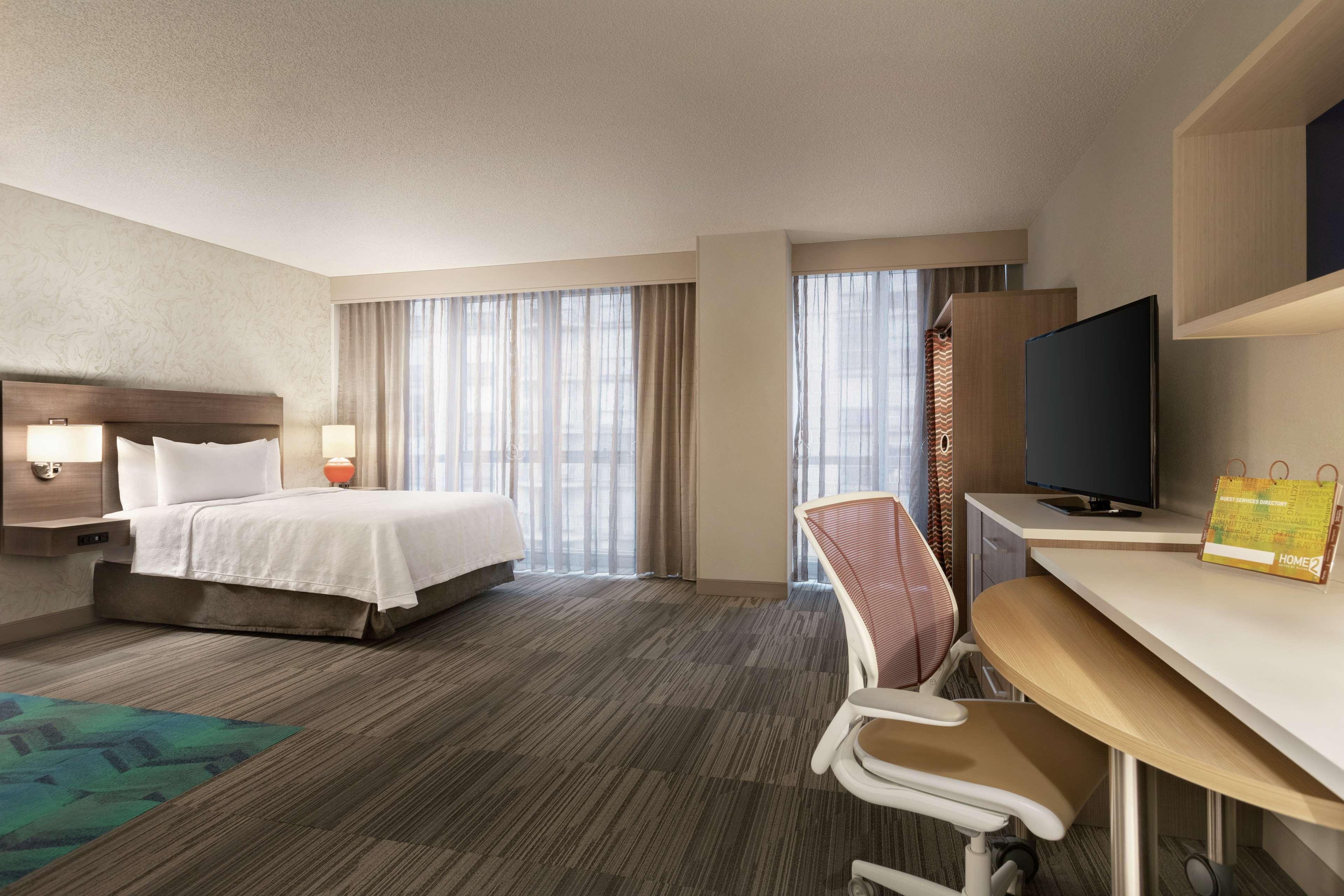 Hotel Home2 By Hilton River North Chicago
