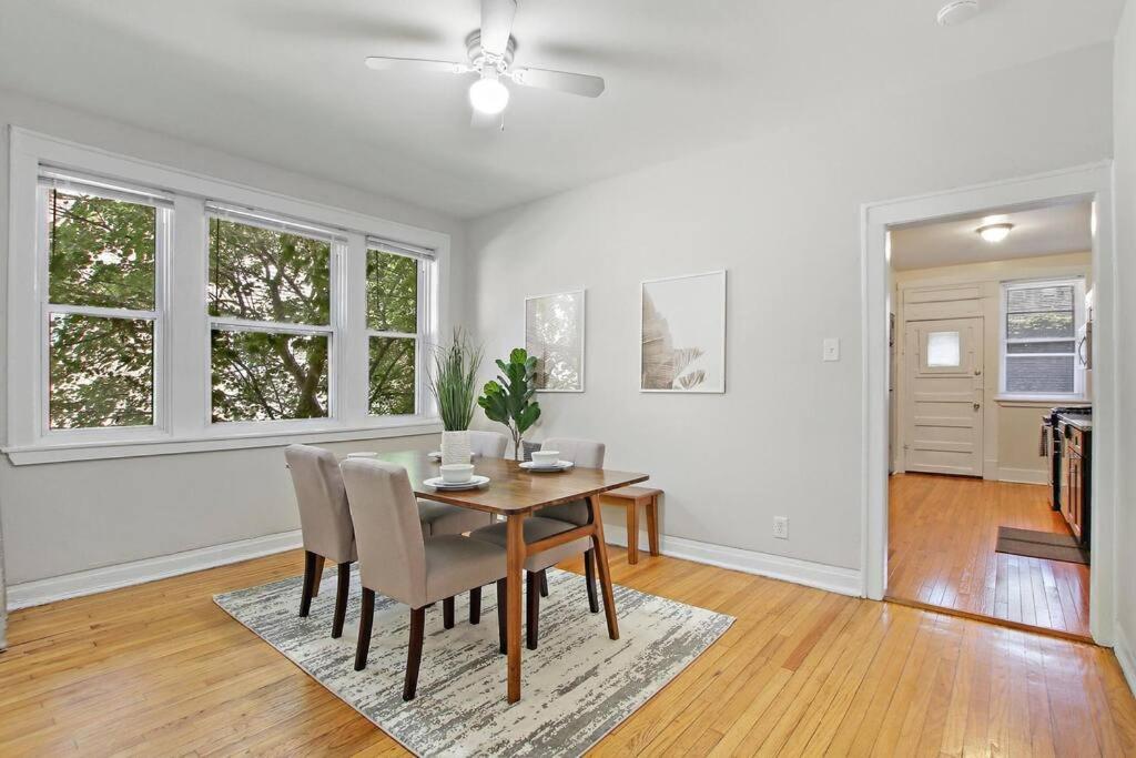 Charming 3br Apt Close To Stores & Dining - Newgard 1n