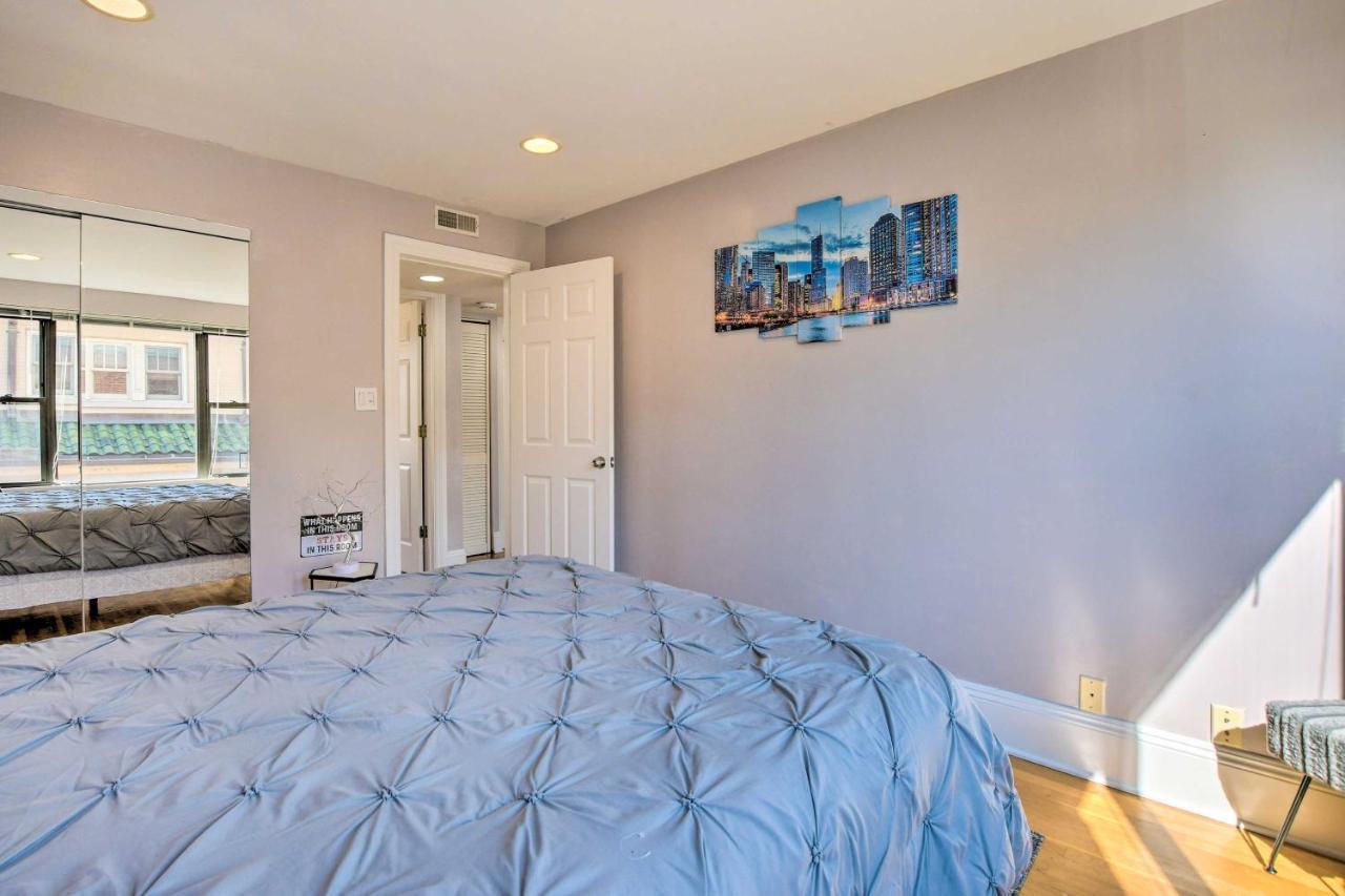 Urban Escape About 1 Mi To Local Beaches! Apartment