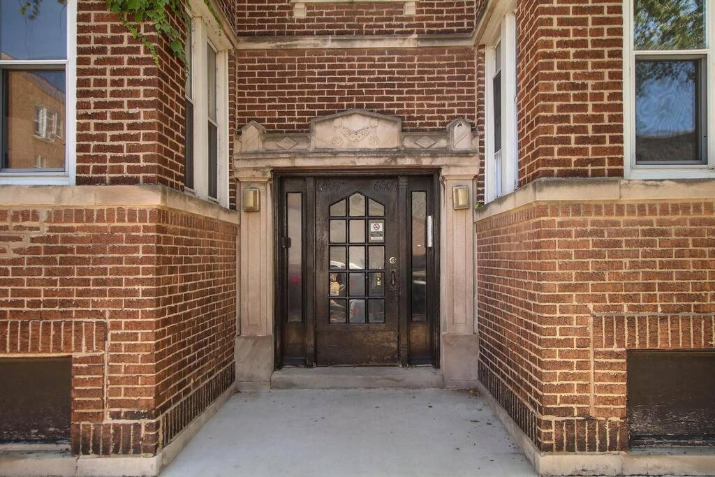 Charming 3br Apt Close To Stores & Dining - Newgard 1n