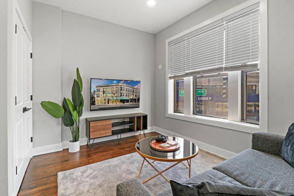 Roomy 3-bedroom In Avondale - Park N2 Apartment Chicago