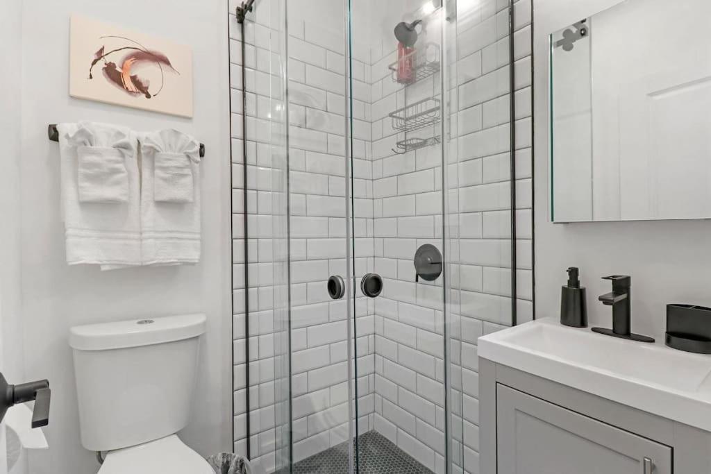 Roomy 3-bedroom In Avondale - Park N2 Apartment Chicago