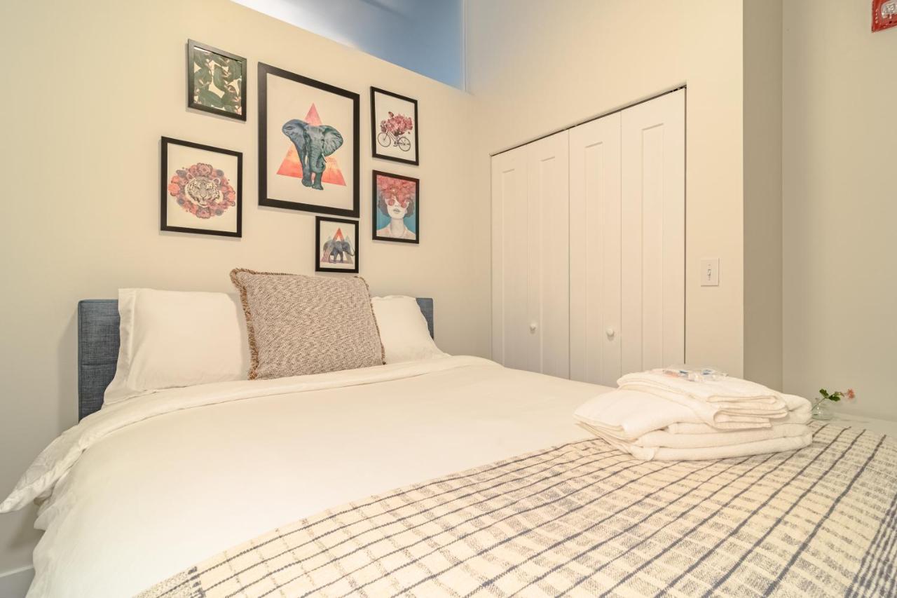 Apartment Mccormick Place 2b-2b With Optional Parking And Gym That Sleeps 8 *