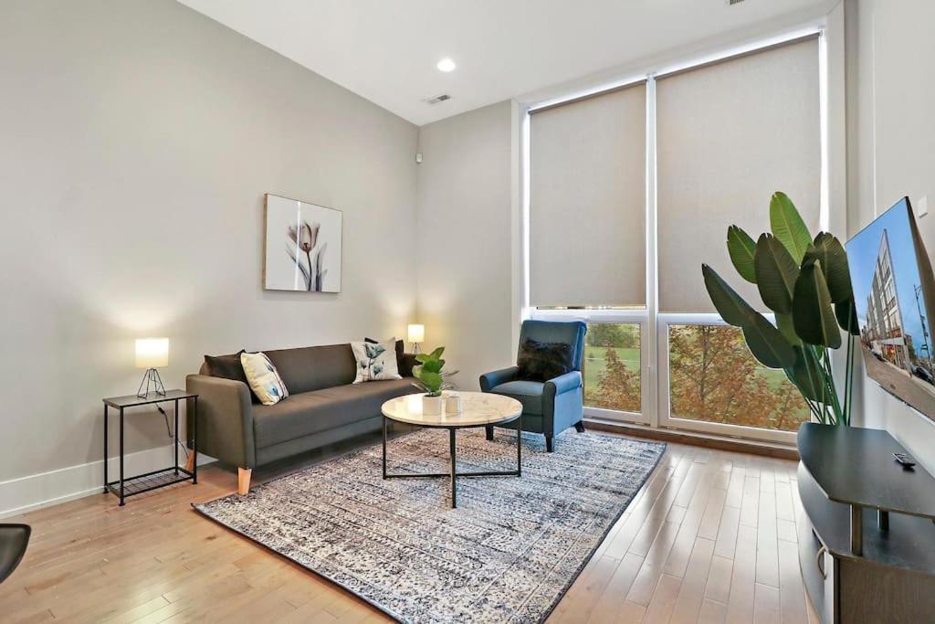 Apartment 1-bedroom Minimalist With Laundry - Crosby 204